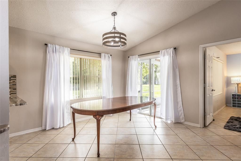 Active With Contract: $244,900 (2 beds, 2 baths, 1074 Square Feet)