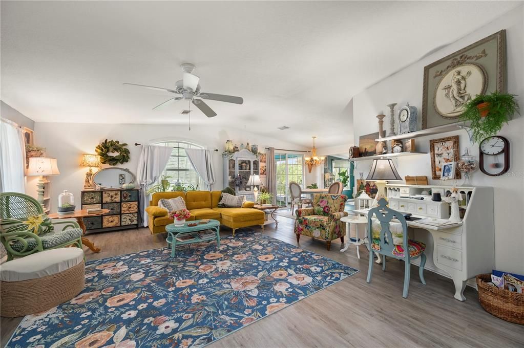 Active With Contract: $225,000 (2 beds, 2 baths, 1488 Square Feet)