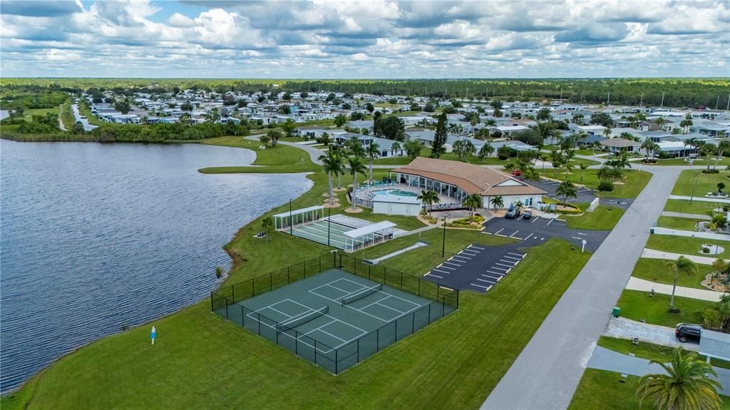 Active With Contract: $225,000 (2 beds, 2 baths, 1488 Square Feet)