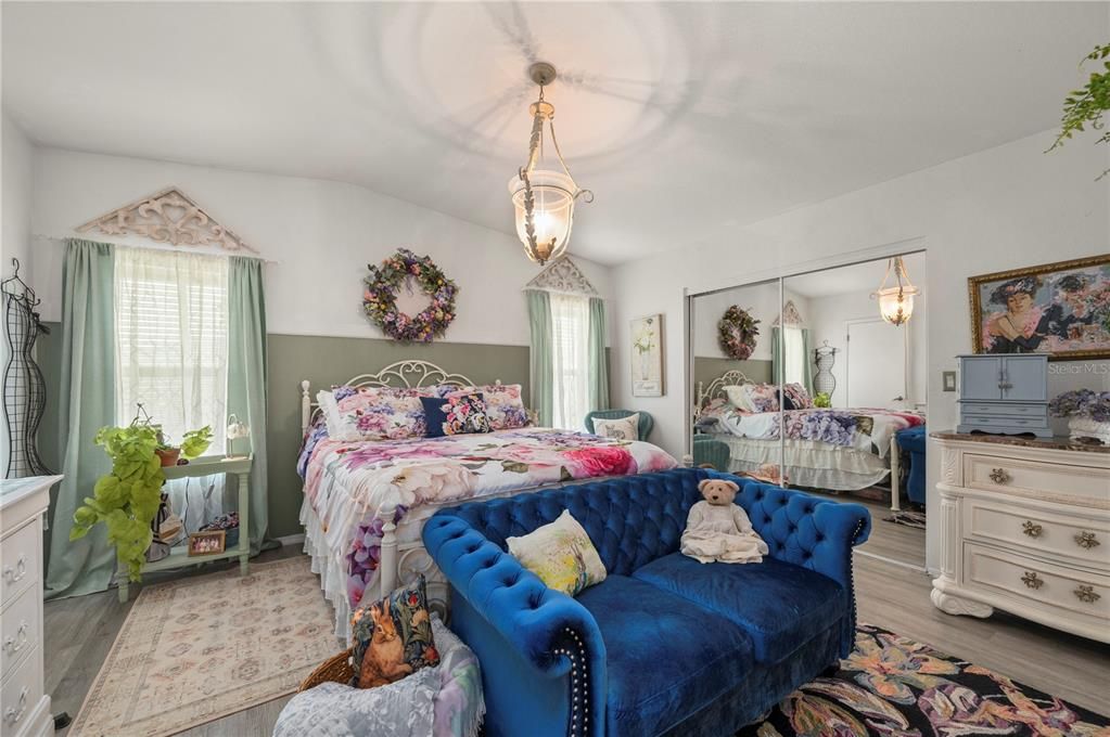 Active With Contract: $225,000 (2 beds, 2 baths, 1488 Square Feet)