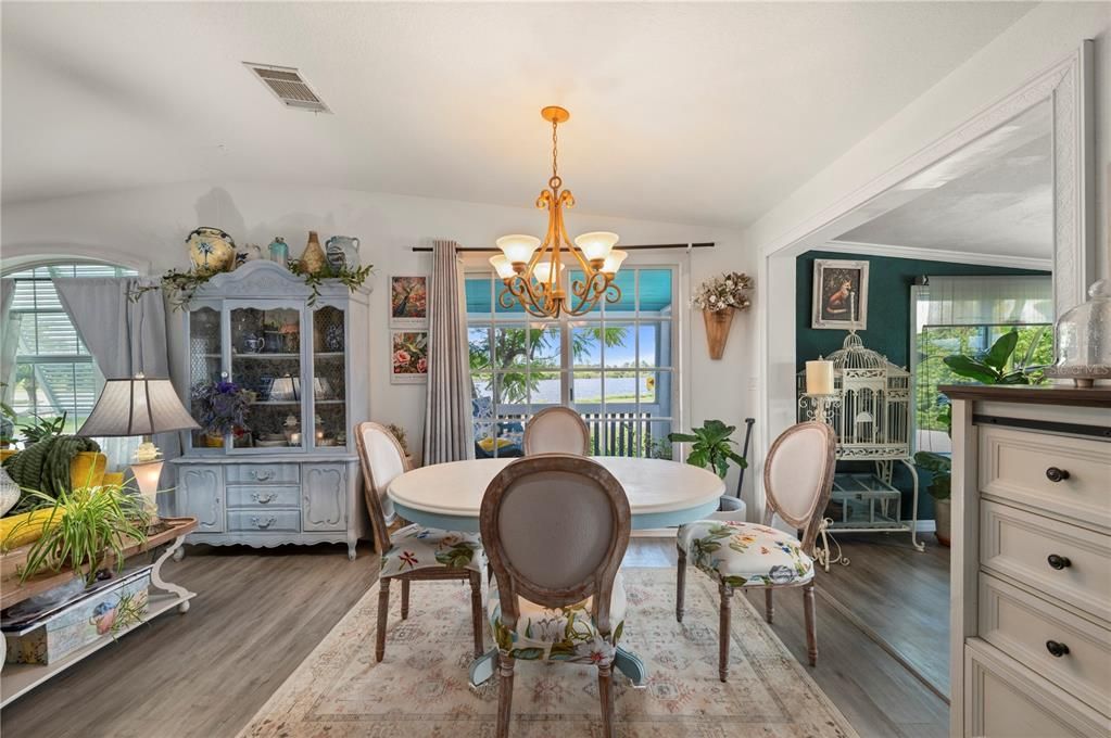 Active With Contract: $225,000 (2 beds, 2 baths, 1488 Square Feet)