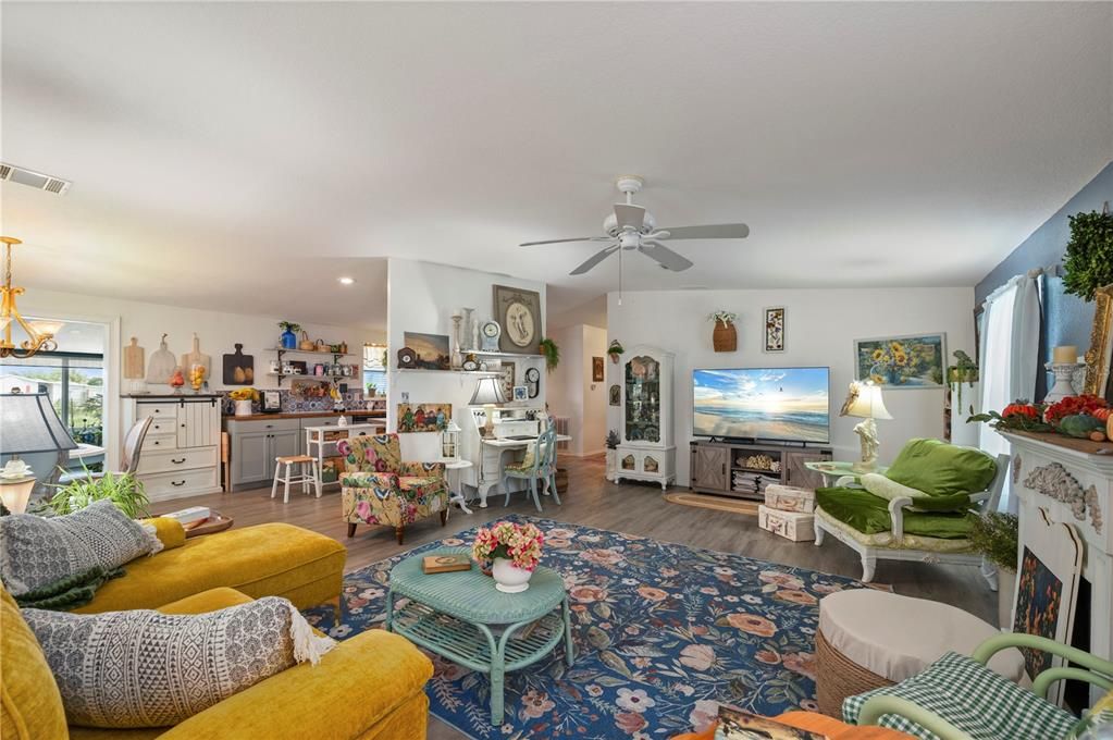 Active With Contract: $225,000 (2 beds, 2 baths, 1488 Square Feet)