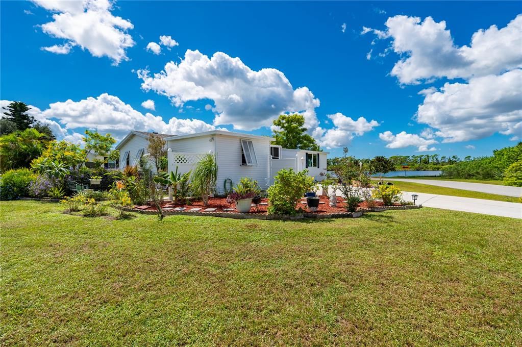 Active With Contract: $225,000 (2 beds, 2 baths, 1488 Square Feet)