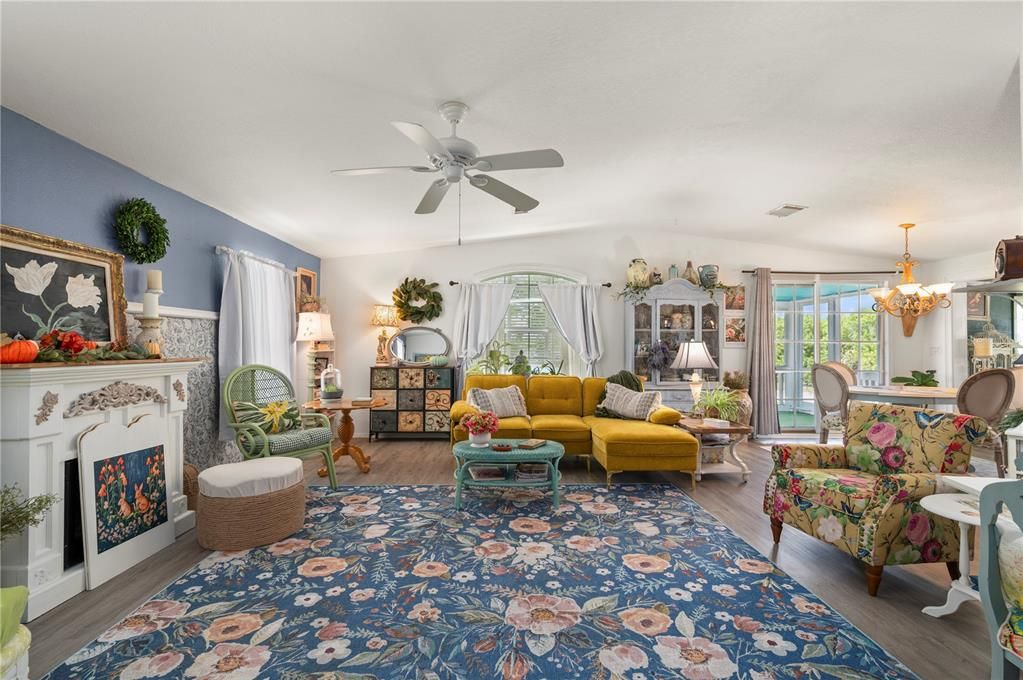 Active With Contract: $225,000 (2 beds, 2 baths, 1488 Square Feet)