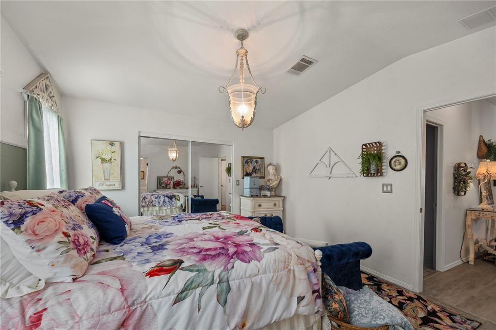 Active With Contract: $225,000 (2 beds, 2 baths, 1488 Square Feet)