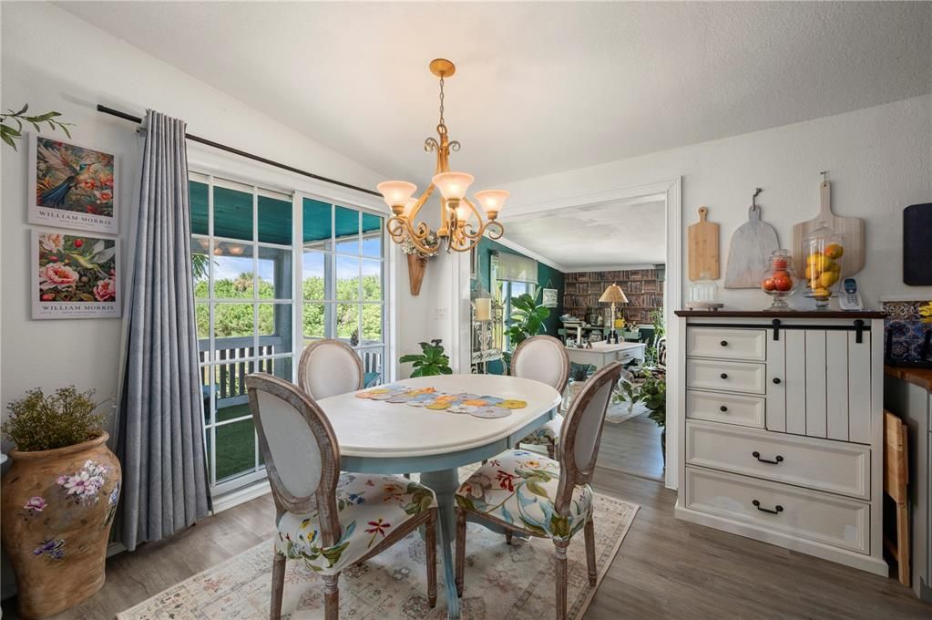 Active With Contract: $225,000 (2 beds, 2 baths, 1488 Square Feet)