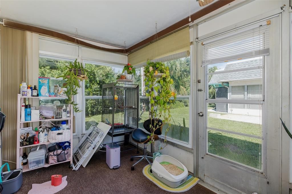 For Sale: $79,900 (2 beds, 2 baths, 888 Square Feet)