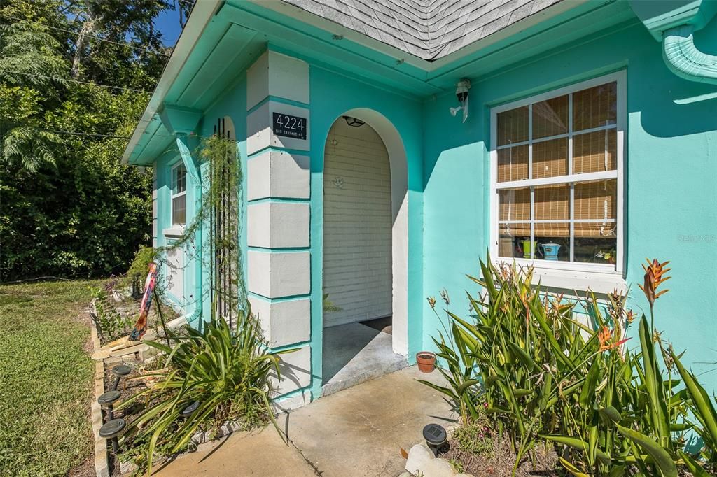 For Sale: $79,900 (2 beds, 2 baths, 888 Square Feet)