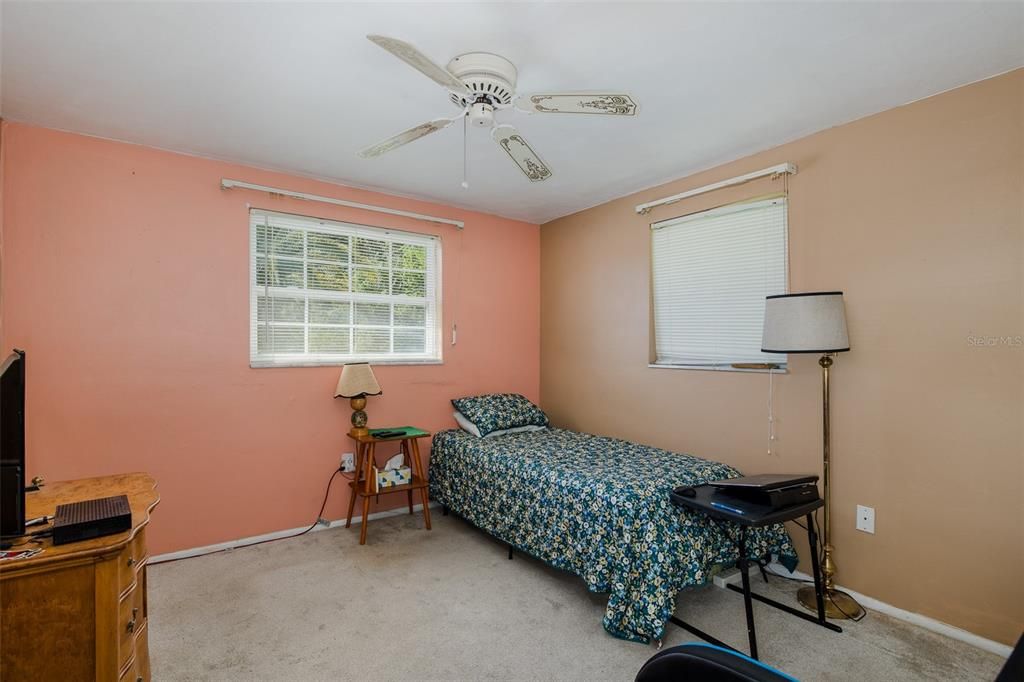 For Sale: $79,900 (2 beds, 2 baths, 888 Square Feet)