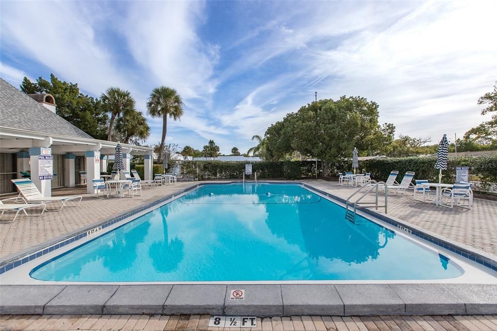 For Sale: $79,900 (2 beds, 2 baths, 888 Square Feet)