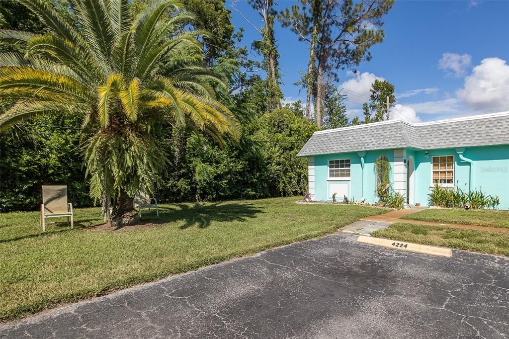 For Sale: $79,900 (2 beds, 2 baths, 888 Square Feet)