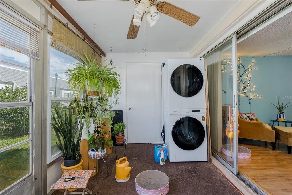 For Sale: $79,900 (2 beds, 2 baths, 888 Square Feet)