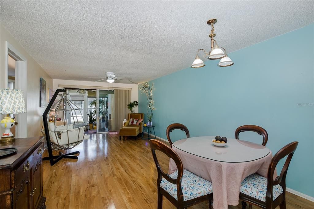 For Sale: $79,900 (2 beds, 2 baths, 888 Square Feet)