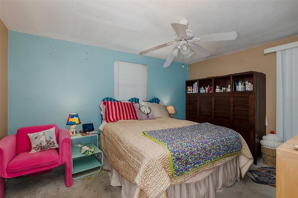 For Sale: $79,900 (2 beds, 2 baths, 888 Square Feet)