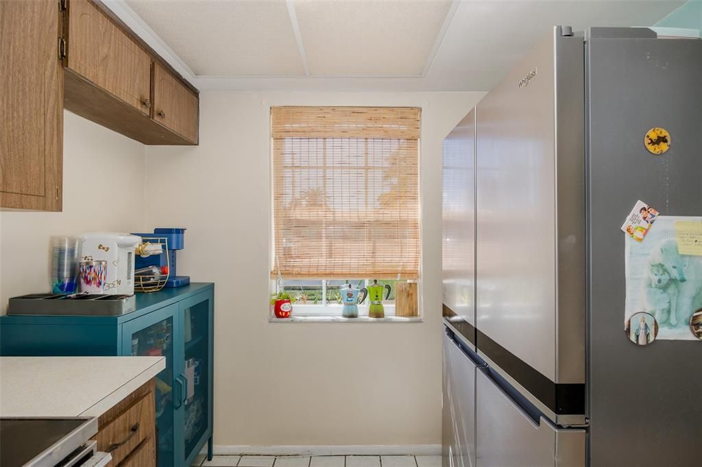 For Sale: $79,900 (2 beds, 2 baths, 888 Square Feet)