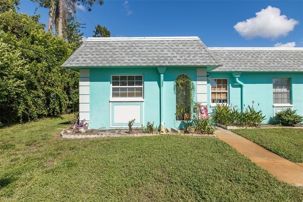 For Sale: $79,900 (2 beds, 2 baths, 888 Square Feet)