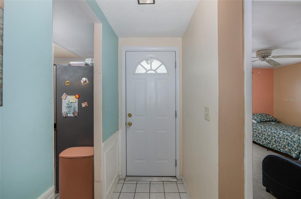 For Sale: $79,900 (2 beds, 2 baths, 888 Square Feet)