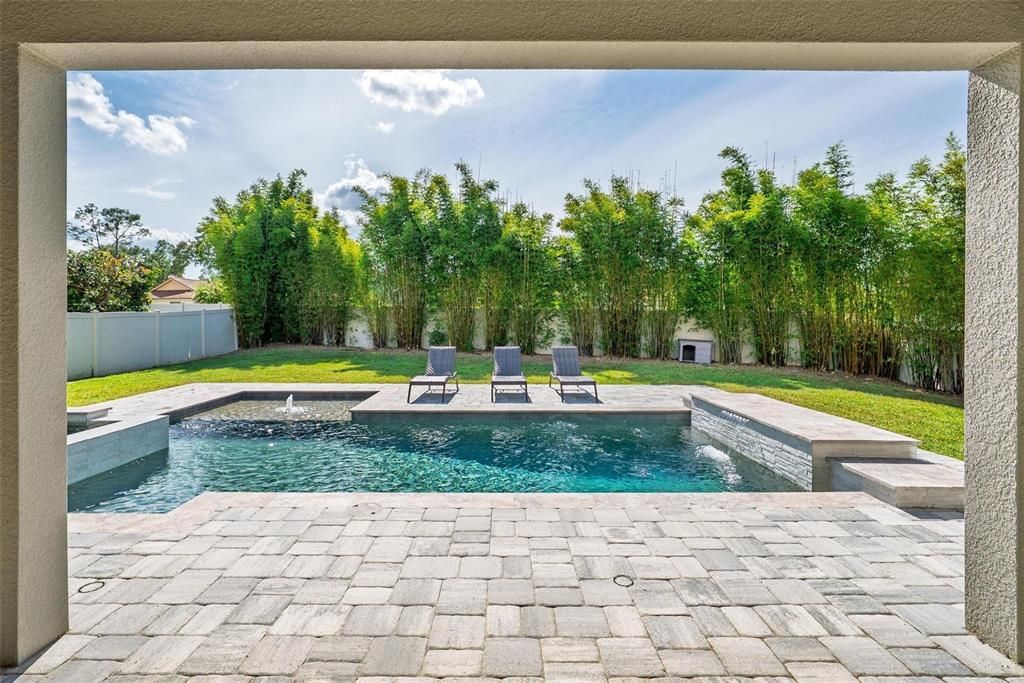 合同活跃: $1,050,000 (5 贝兹, 4 浴室, 3715 平方英尺)