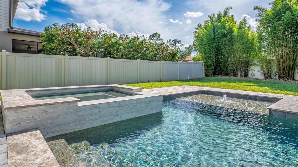 合同活跃: $1,050,000 (5 贝兹, 4 浴室, 3715 平方英尺)