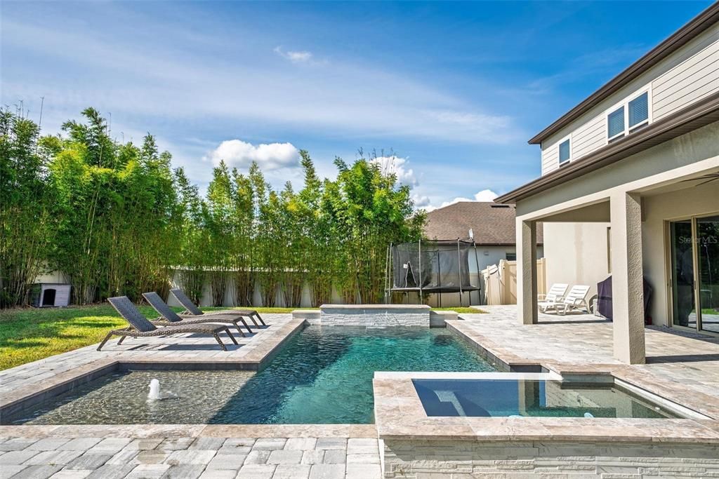 合同活跃: $1,050,000 (5 贝兹, 4 浴室, 3715 平方英尺)