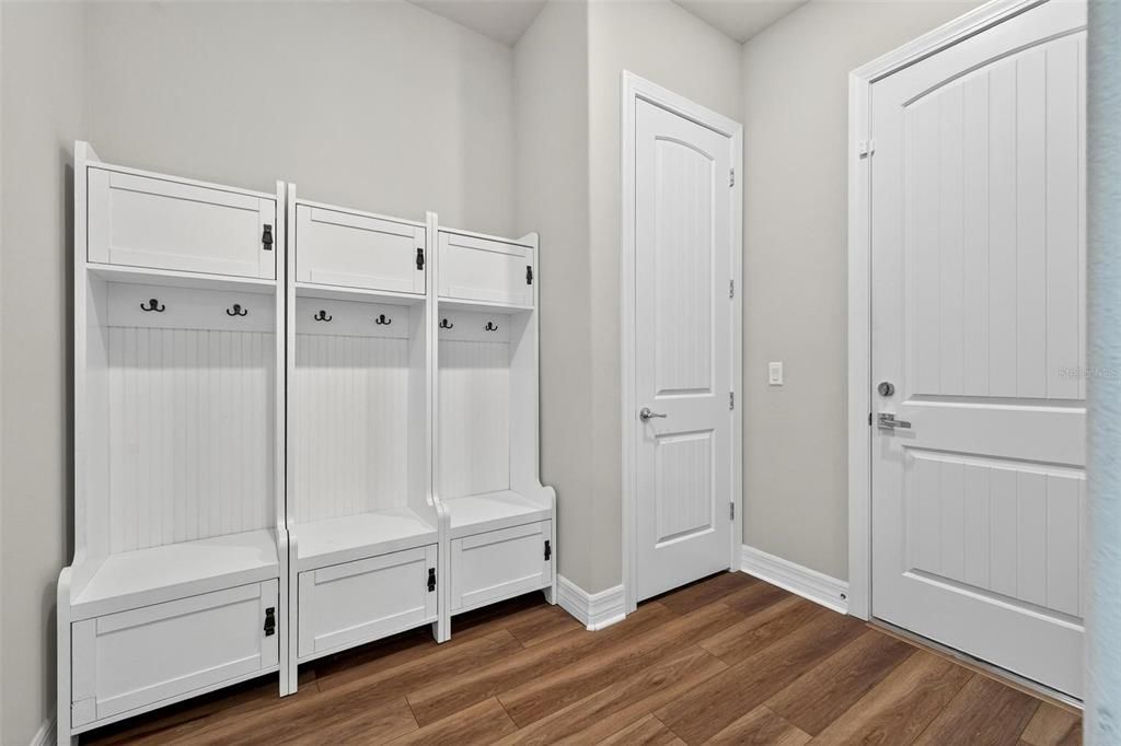 合同活跃: $1,050,000 (5 贝兹, 4 浴室, 3715 平方英尺)