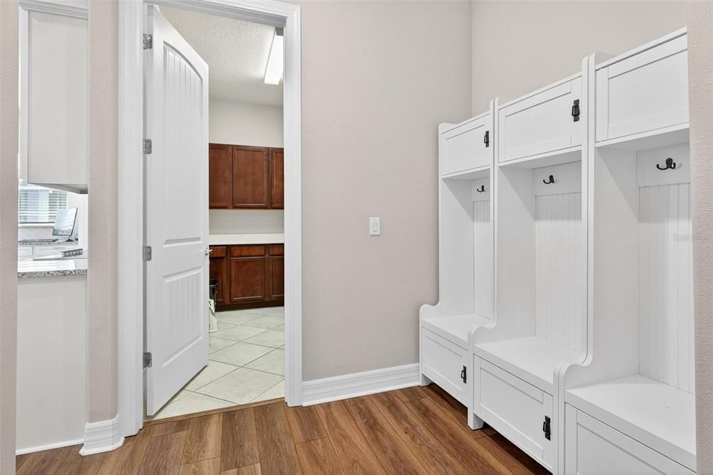 合同活跃: $1,050,000 (5 贝兹, 4 浴室, 3715 平方英尺)