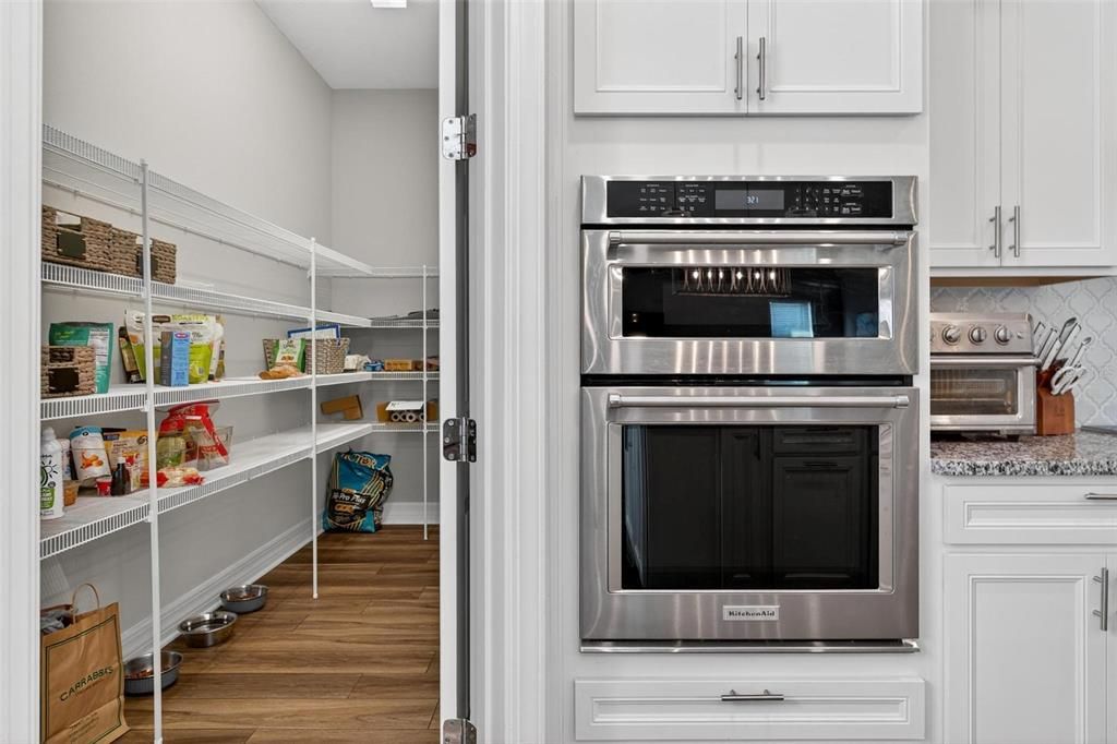 合同活跃: $1,050,000 (5 贝兹, 4 浴室, 3715 平方英尺)