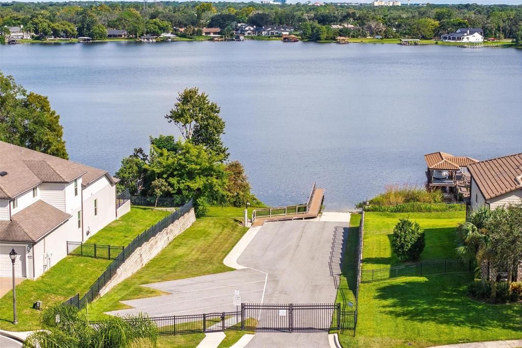 合同活跃: $1,050,000 (5 贝兹, 4 浴室, 3715 平方英尺)