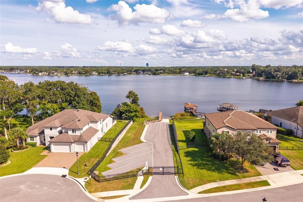 合同活跃: $1,050,000 (5 贝兹, 4 浴室, 3715 平方英尺)