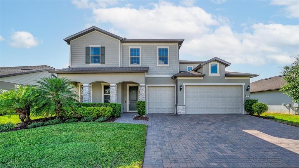 合同活跃: $1,050,000 (5 贝兹, 4 浴室, 3715 平方英尺)