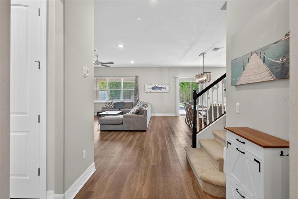 合同活跃: $1,050,000 (5 贝兹, 4 浴室, 3715 平方英尺)