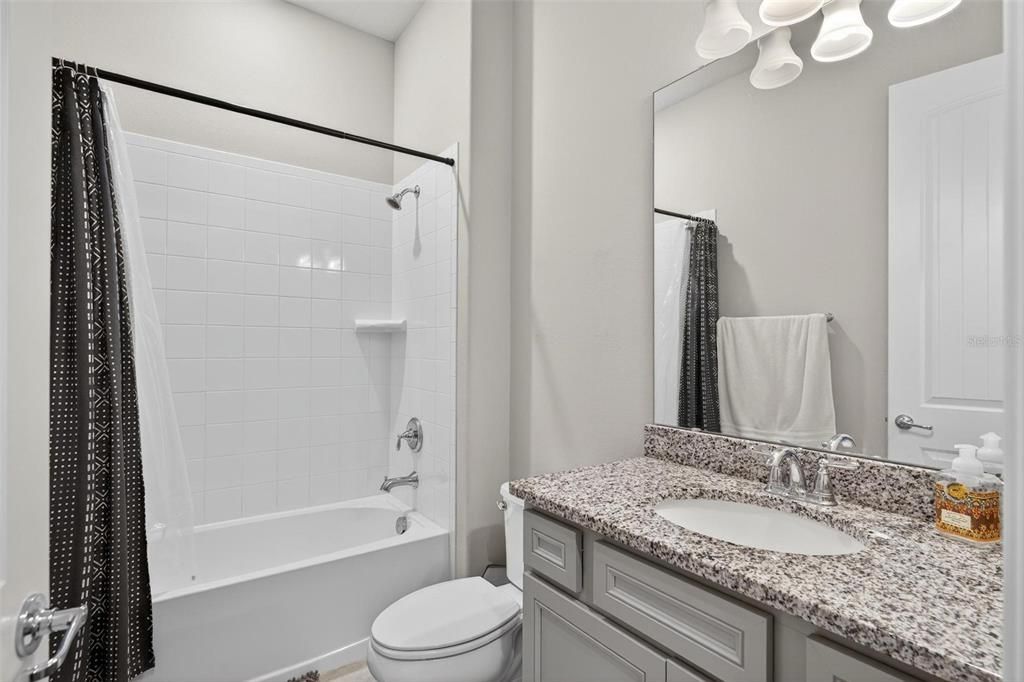 合同活跃: $1,050,000 (5 贝兹, 4 浴室, 3715 平方英尺)