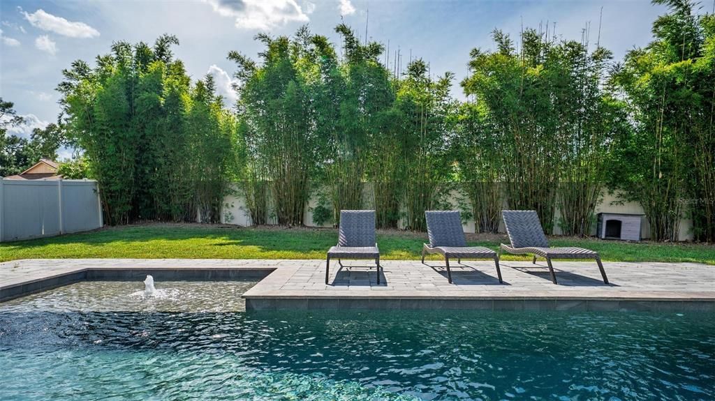 合同活跃: $1,050,000 (5 贝兹, 4 浴室, 3715 平方英尺)