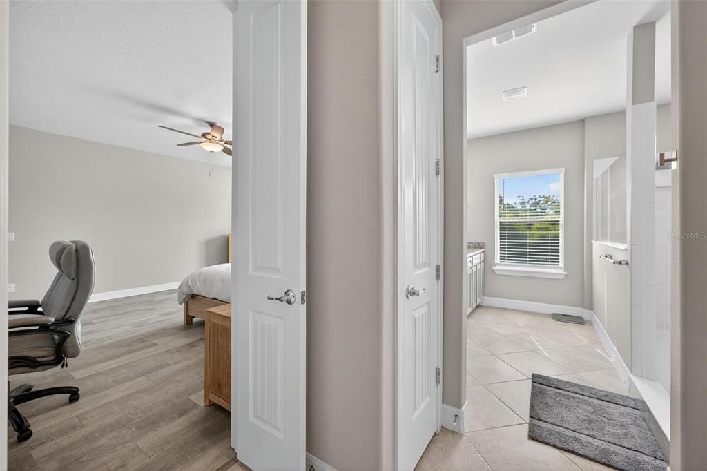 合同活跃: $1,050,000 (5 贝兹, 4 浴室, 3715 平方英尺)