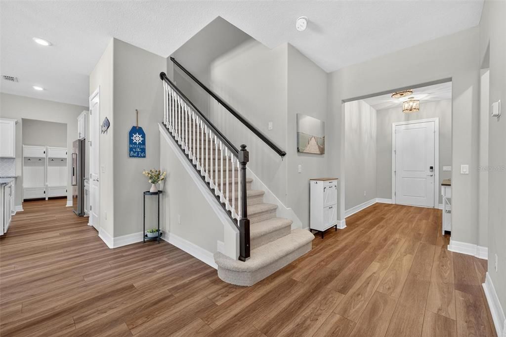 合同活跃: $1,050,000 (5 贝兹, 4 浴室, 3715 平方英尺)