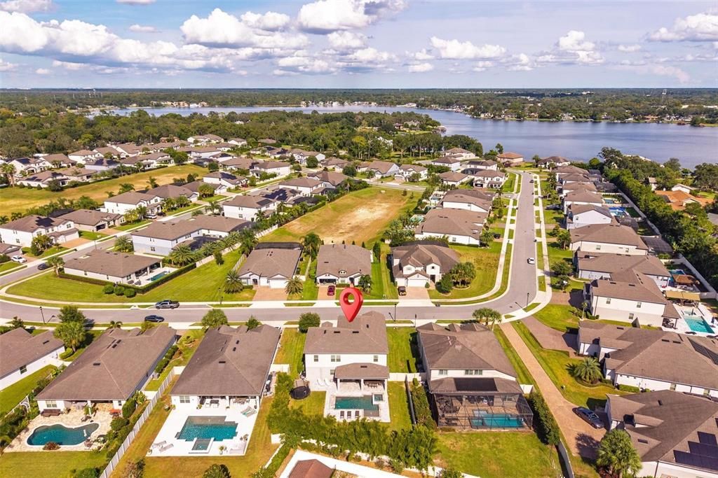 合同活跃: $1,050,000 (5 贝兹, 4 浴室, 3715 平方英尺)