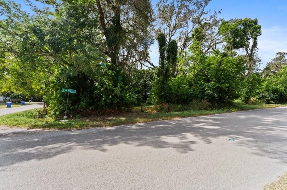 待售: $129,990 (0.18 acres)