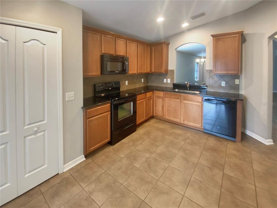 Activo con contrato: $293,000 (3 camas, 2 baños, 1509 Pies cuadrados)