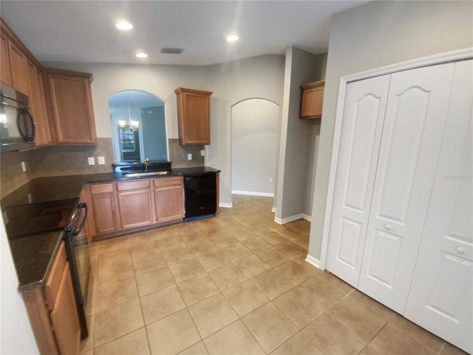 Activo con contrato: $293,000 (3 camas, 2 baños, 1509 Pies cuadrados)