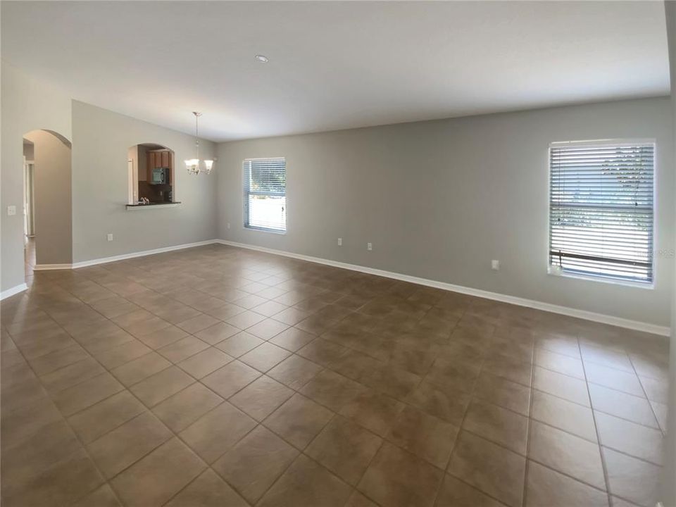 Activo con contrato: $293,000 (3 camas, 2 baños, 1509 Pies cuadrados)