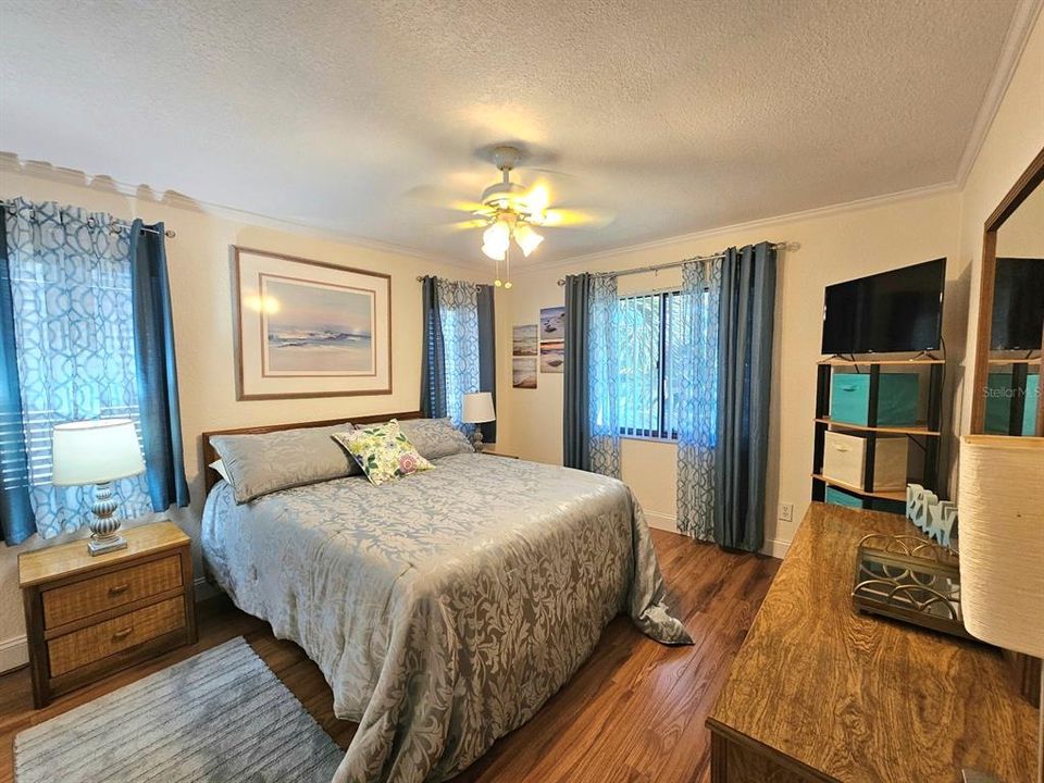 Active With Contract: $152,500 (2 beds, 2 baths, 1040 Square Feet)