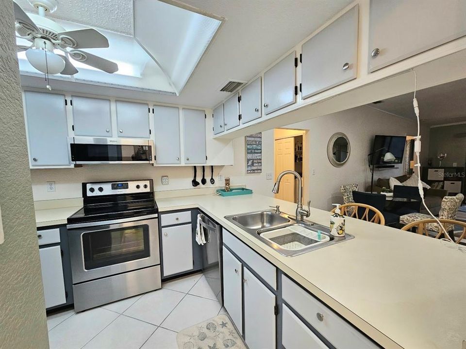 Active With Contract: $152,500 (2 beds, 2 baths, 1040 Square Feet)