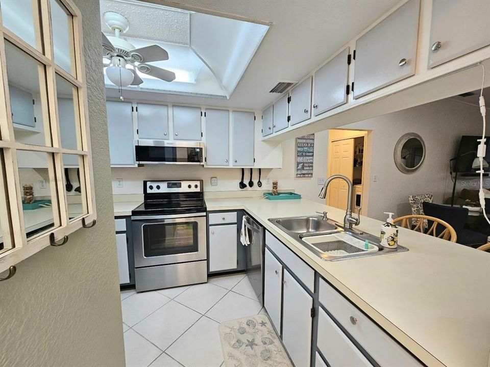 Active With Contract: $152,500 (2 beds, 2 baths, 1040 Square Feet)