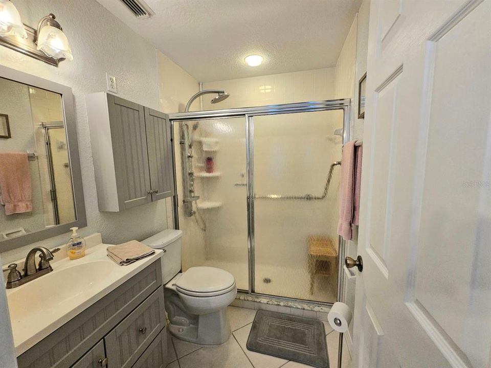 Active With Contract: $152,500 (2 beds, 2 baths, 1040 Square Feet)