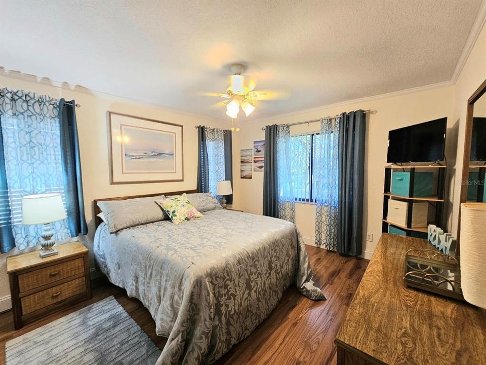 Active With Contract: $152,500 (2 beds, 2 baths, 1040 Square Feet)