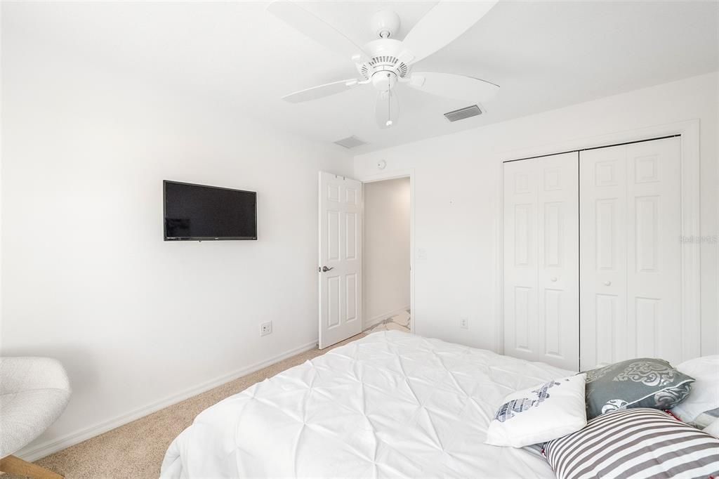 Active With Contract: $388,000 (3 beds, 2 baths, 1589 Square Feet)