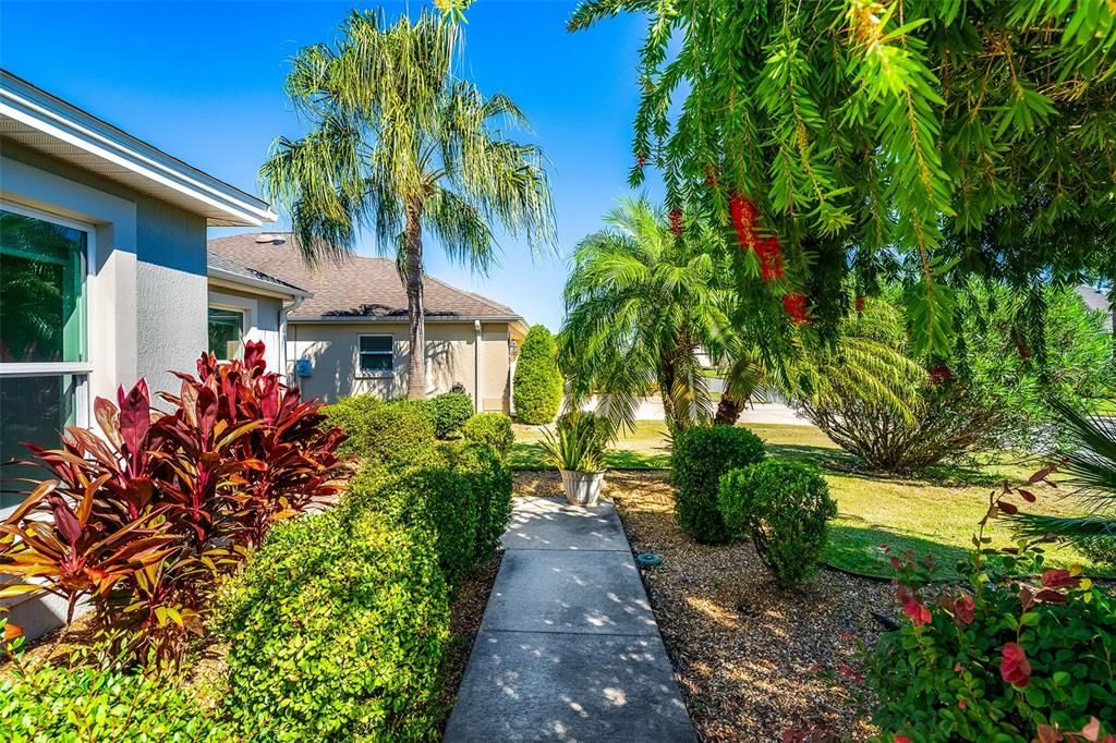 Active With Contract: $388,000 (3 beds, 2 baths, 1589 Square Feet)