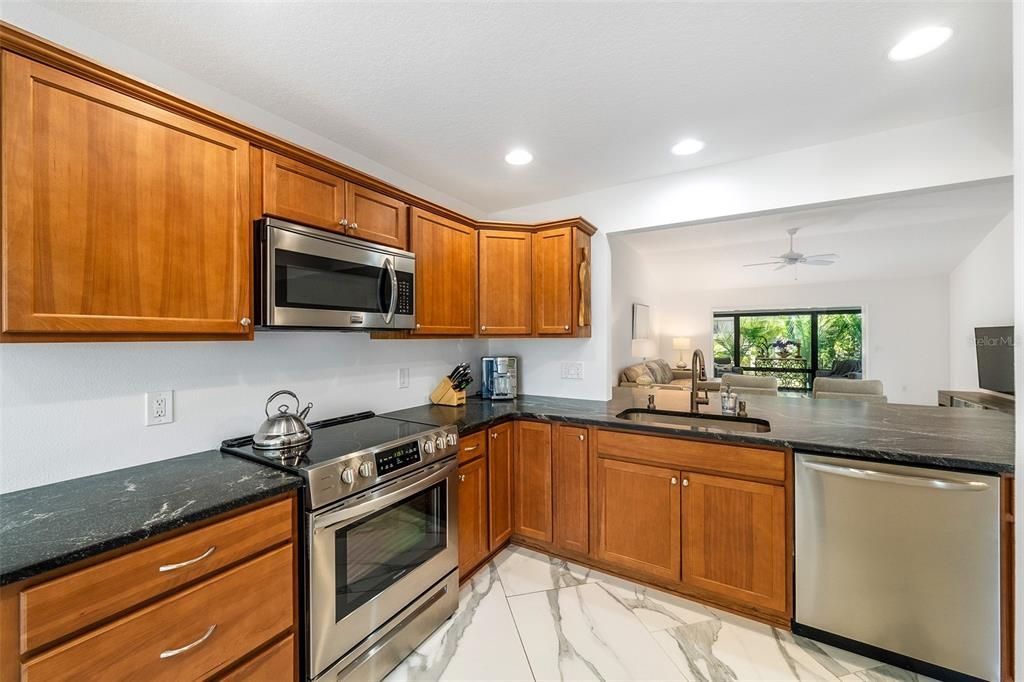 Active With Contract: $388,000 (3 beds, 2 baths, 1589 Square Feet)