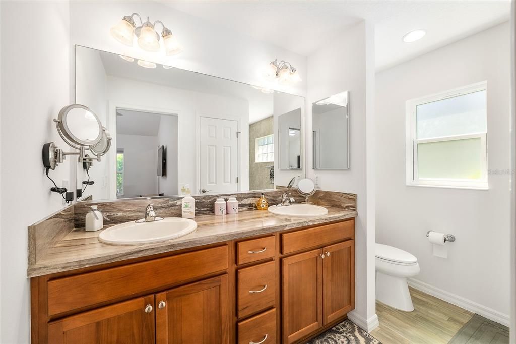 Active With Contract: $388,000 (3 beds, 2 baths, 1589 Square Feet)