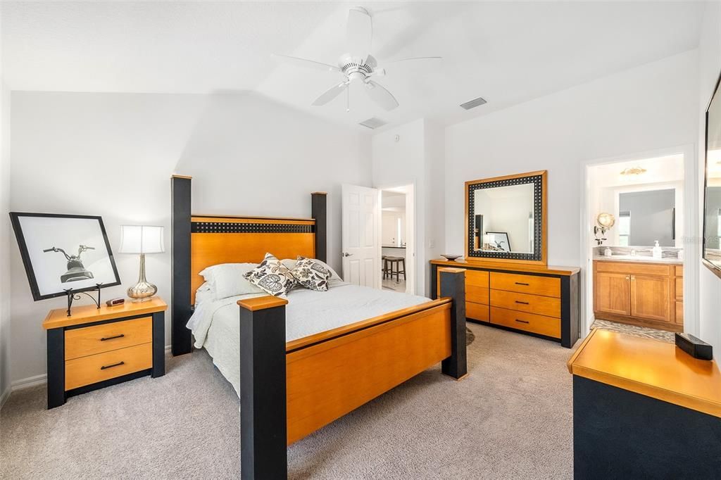 Active With Contract: $388,000 (3 beds, 2 baths, 1589 Square Feet)